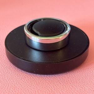 Gen 3 Silver Horizon Oura Ring size 10. With box, charger, and manuals!